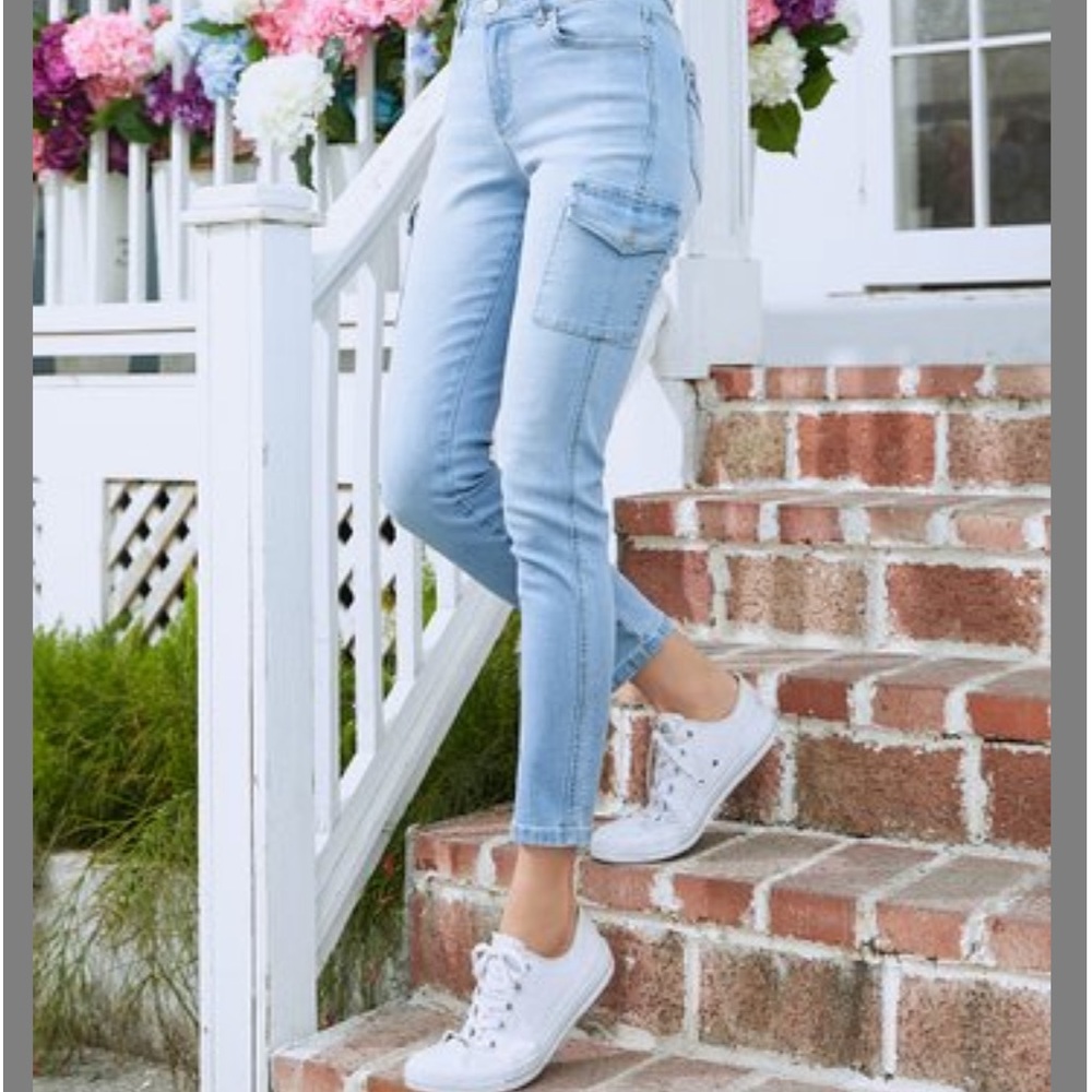 Light Blue Cargo-Pocket Mid-Rise Cropped Skinny Jeans - Size: 12